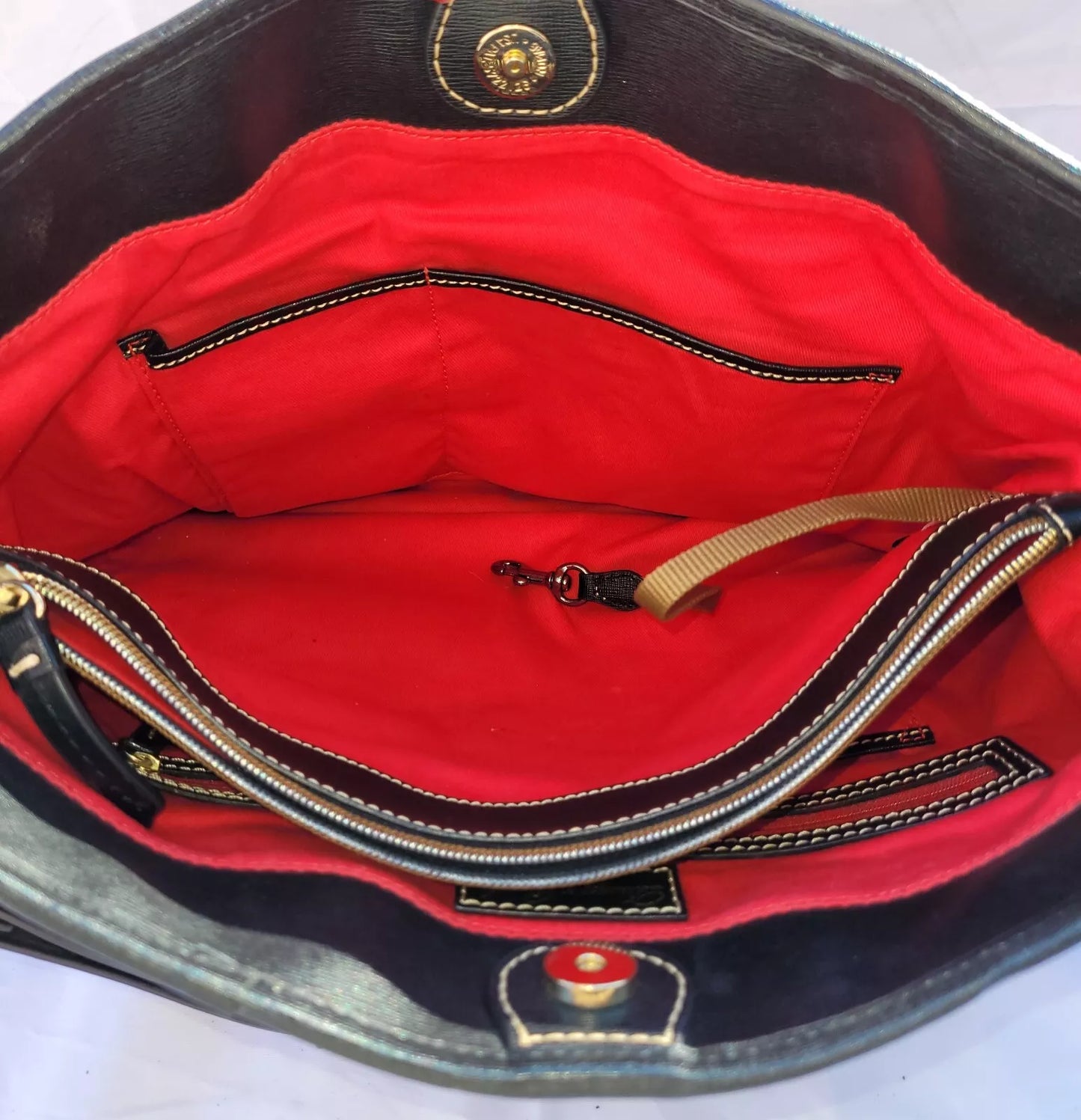 Dooney & Bourke Classic Shoulder / Handbag