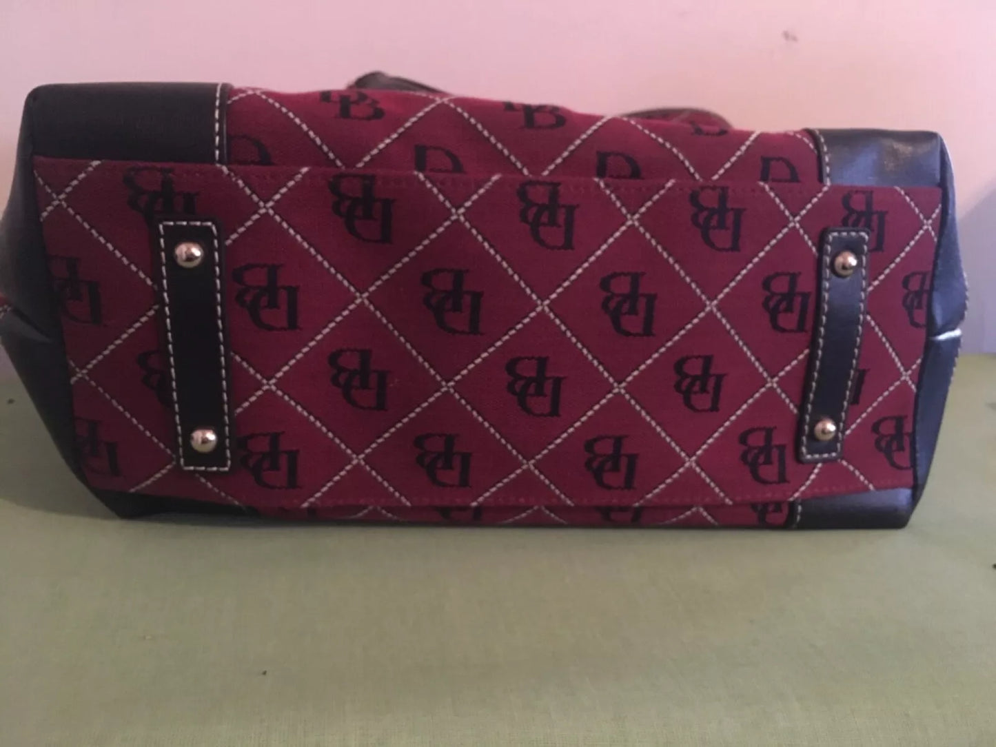 Dooney & Bourke Classic Shoulder / Handbag