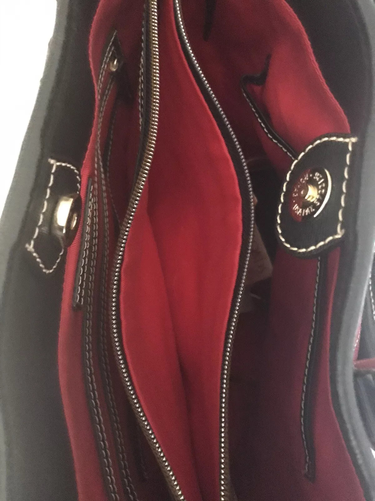 Dooney & Bourke Classic Shoulder / Handbag