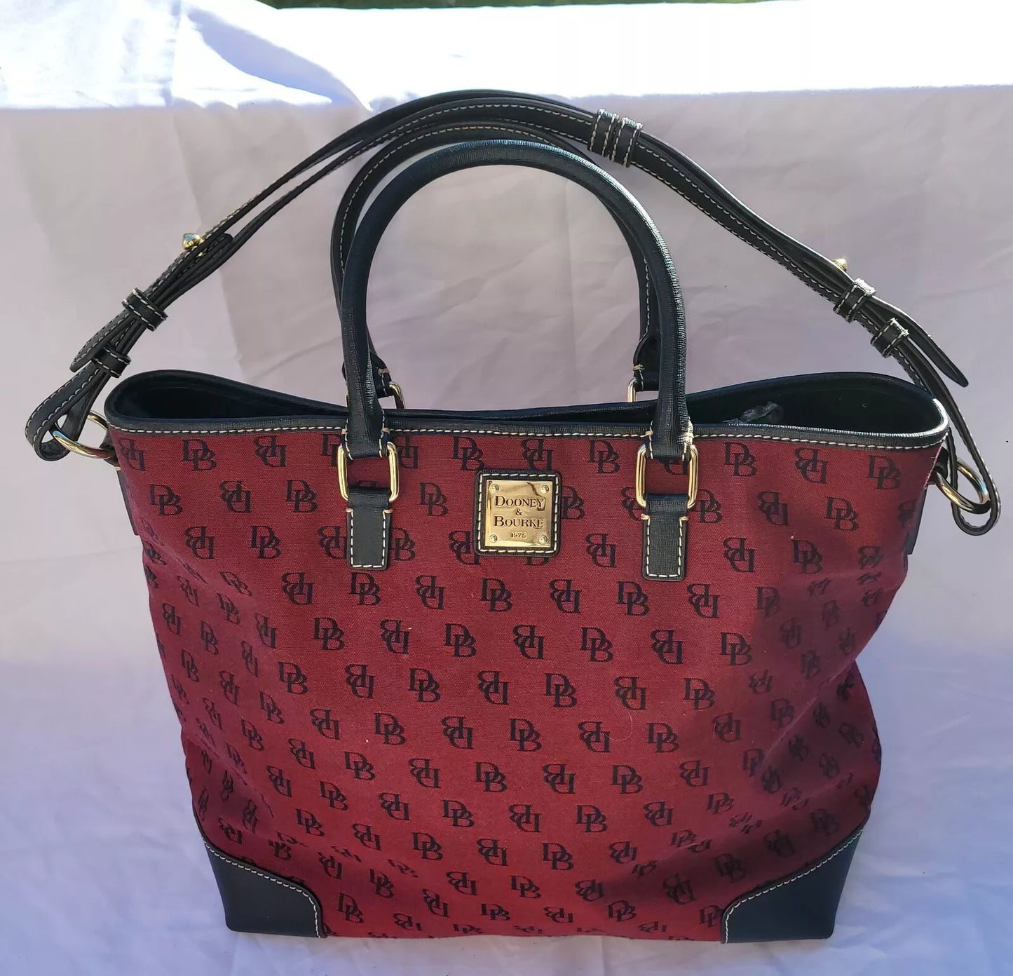 Dooney & Bourke Classic Shoulder / Handbag