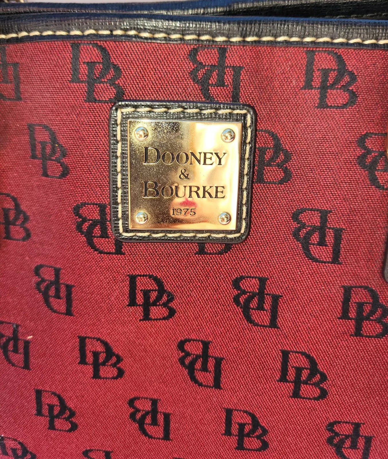 Dooney & Bourke Classic Shoulder / Handbag