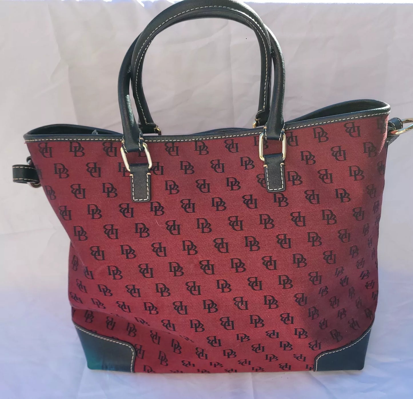 Dooney & Bourke Classic Shoulder / Handbag