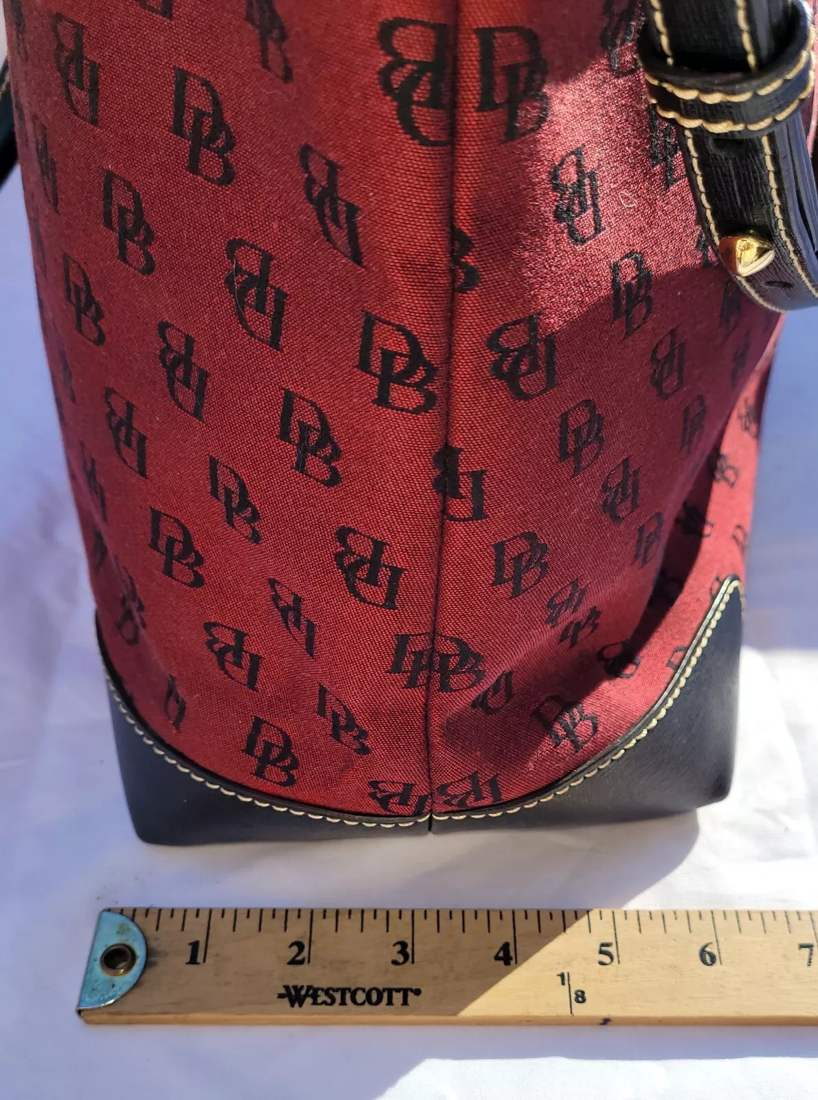 Dooney & Bourke Classic Shoulder / Handbag